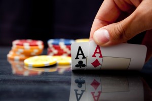 Comment traiter les mains sur le vidéo poker en ligne